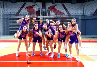 Antalya Büyükşehir Belediyesi Kız Basketbol Takımı Şampiyon