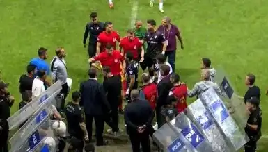 Elazığspor-Vanspor Maçı Yarıda Kaldı! Hakem Yaralandı