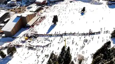 Uludağ'da Tatil Yoğunluğu: Teleferik Kuyrukları!