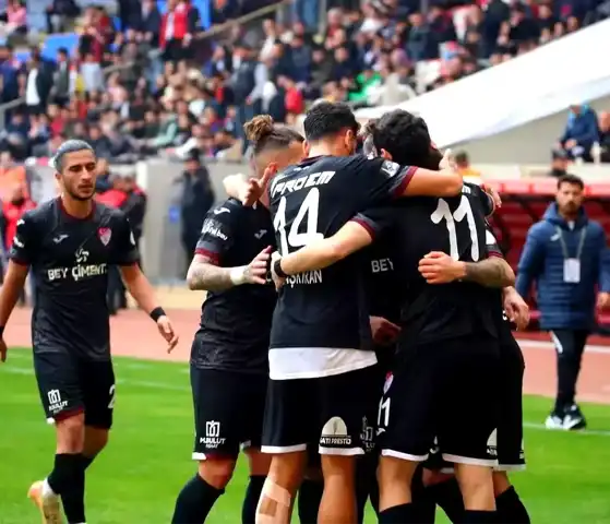Elazığspor, Mersin'i Deplasmanda 3-2 Yendi!