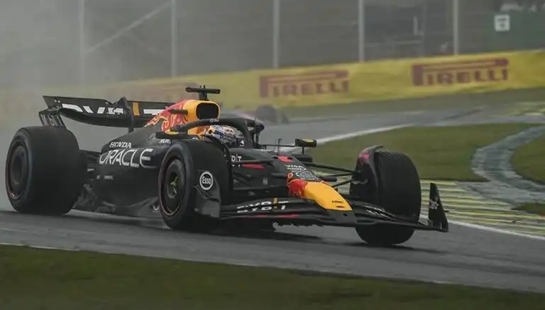 Katar'da F1 Heyecanı Tavan Yaptı! Katar'da F1 Heyecanı Tavan Yaptı!