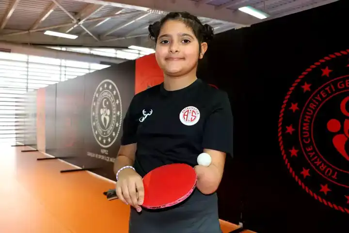 Sol Eli Olmadan Masa Tenisi Şampiyonu!