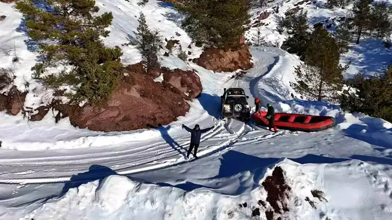 Yusufeli'nde Kar Üzerinde Rafting Heyecanı!